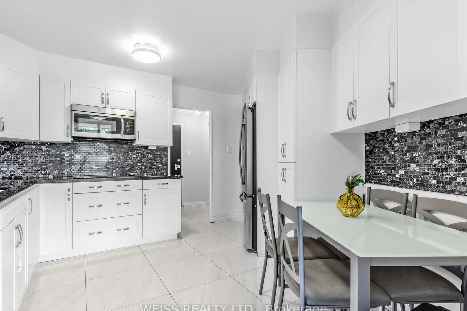 150 Neptune Drive 202 photo 4