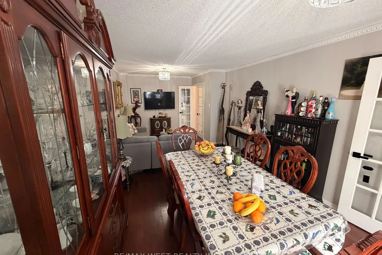 87 Athabaska Road photo 4