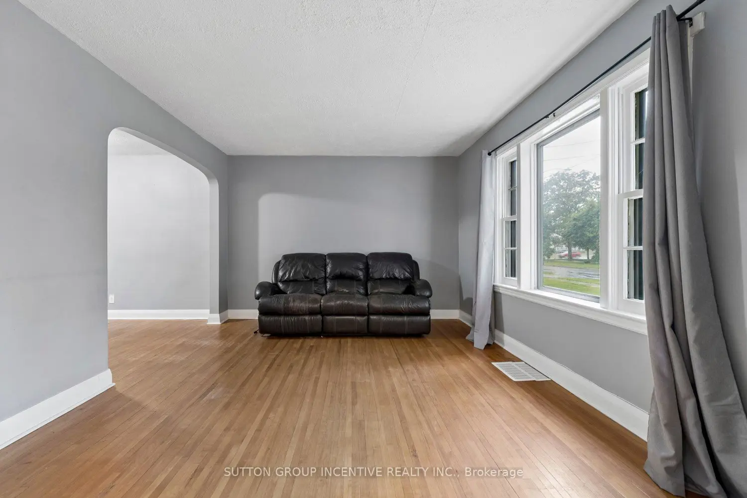 581 Arndon Avenue photo 4