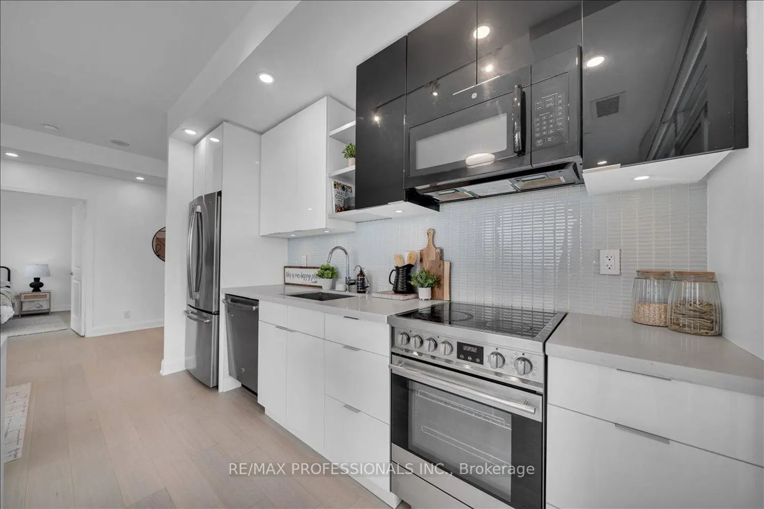 33 Shore Breeze Drive 1310 photo 2