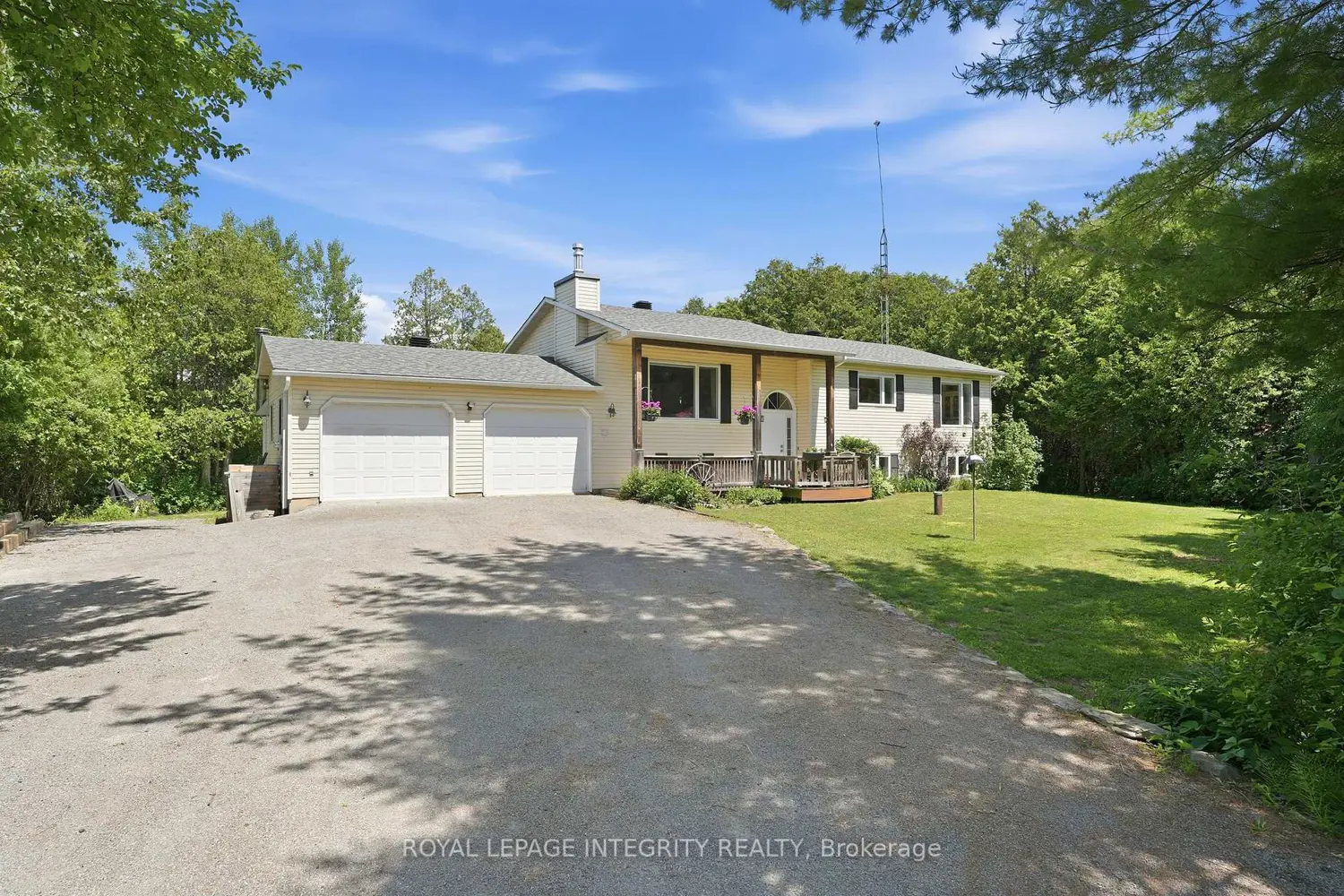 215 Davis Road photo 2