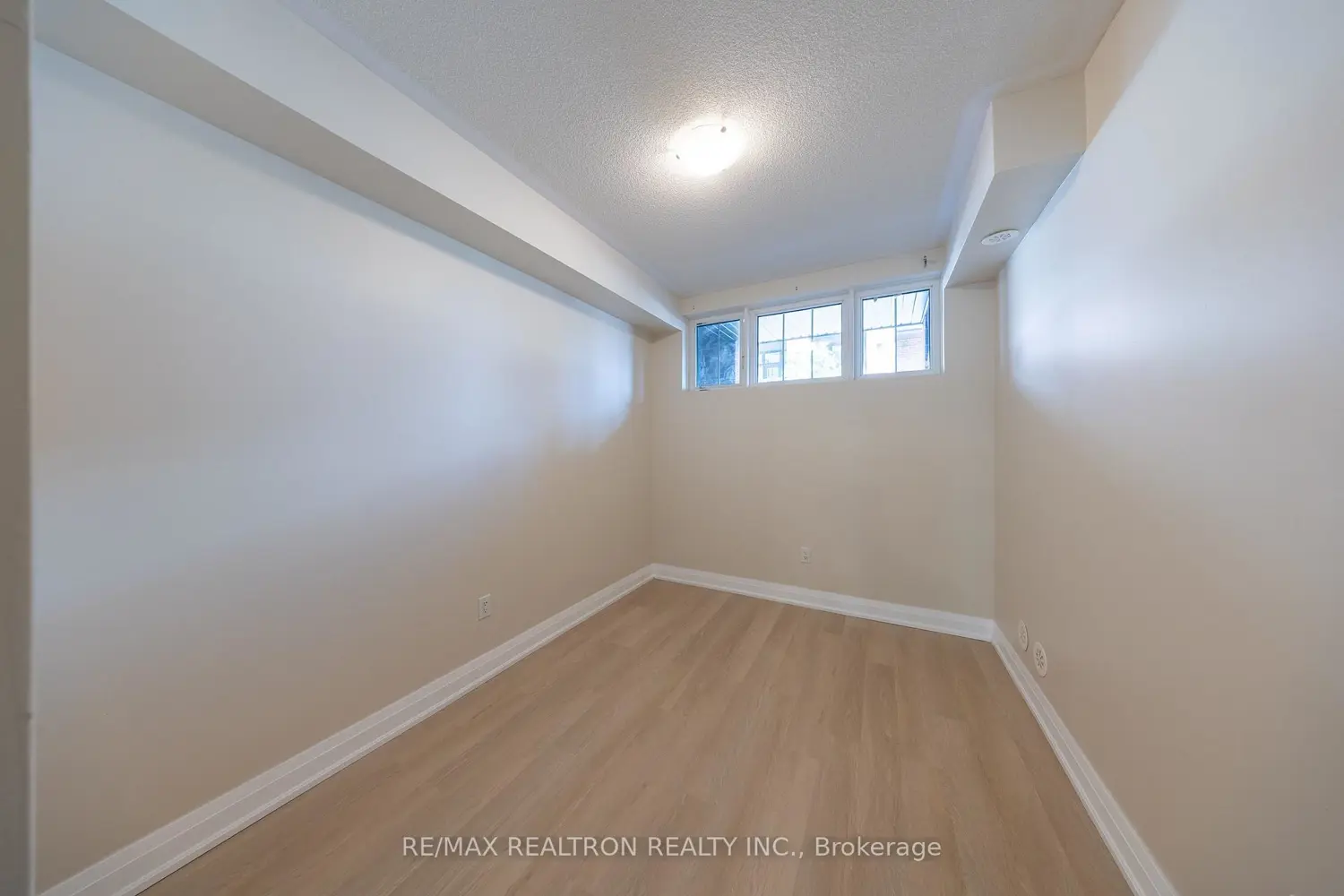 6 Whitaker Way 157 photo 3