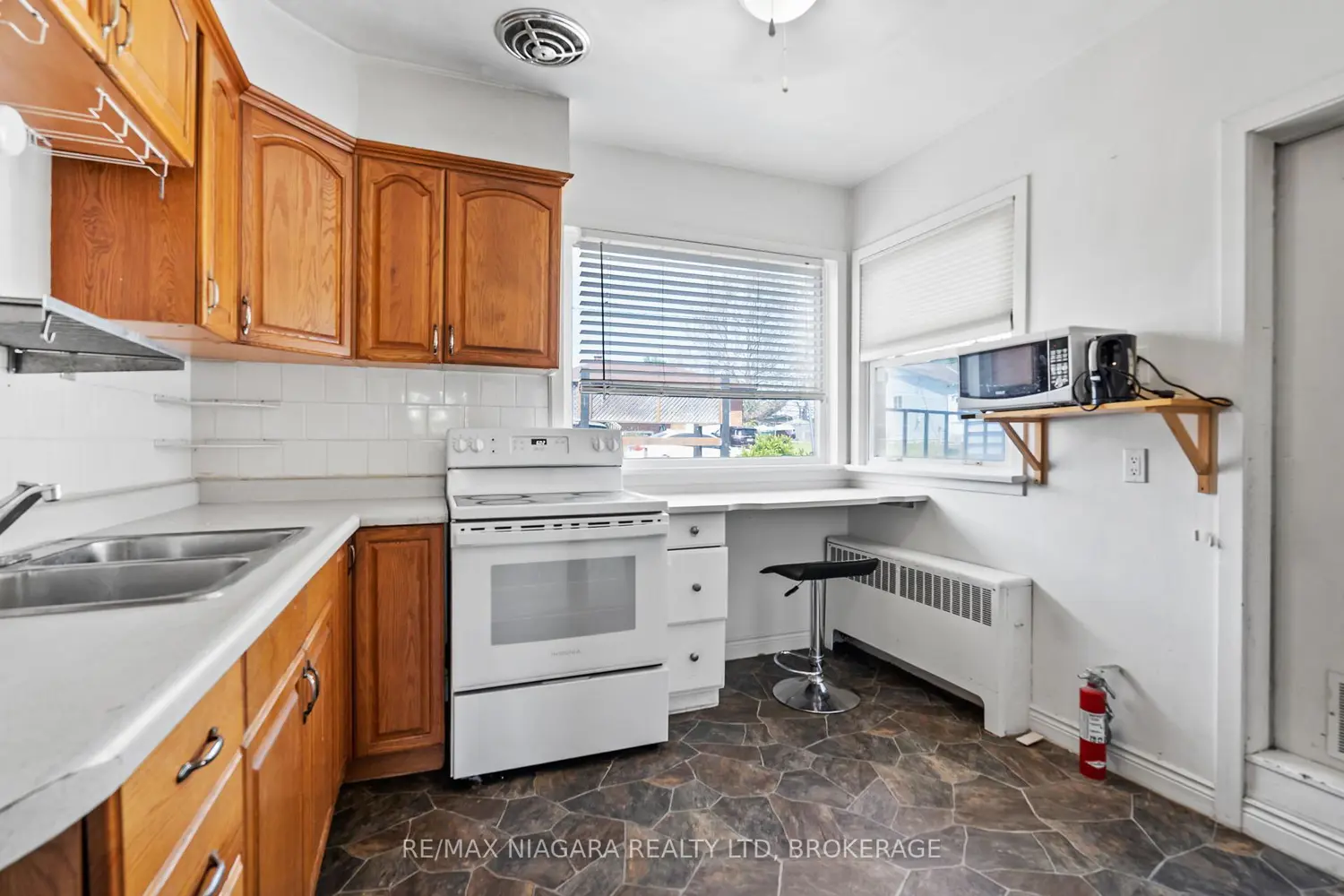 73 Hillview Road photo 5