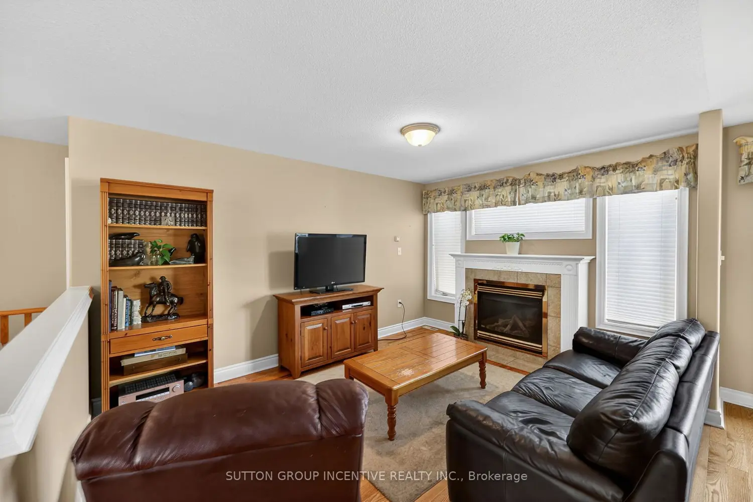 101 Lion's Gate Boulevard photo 3