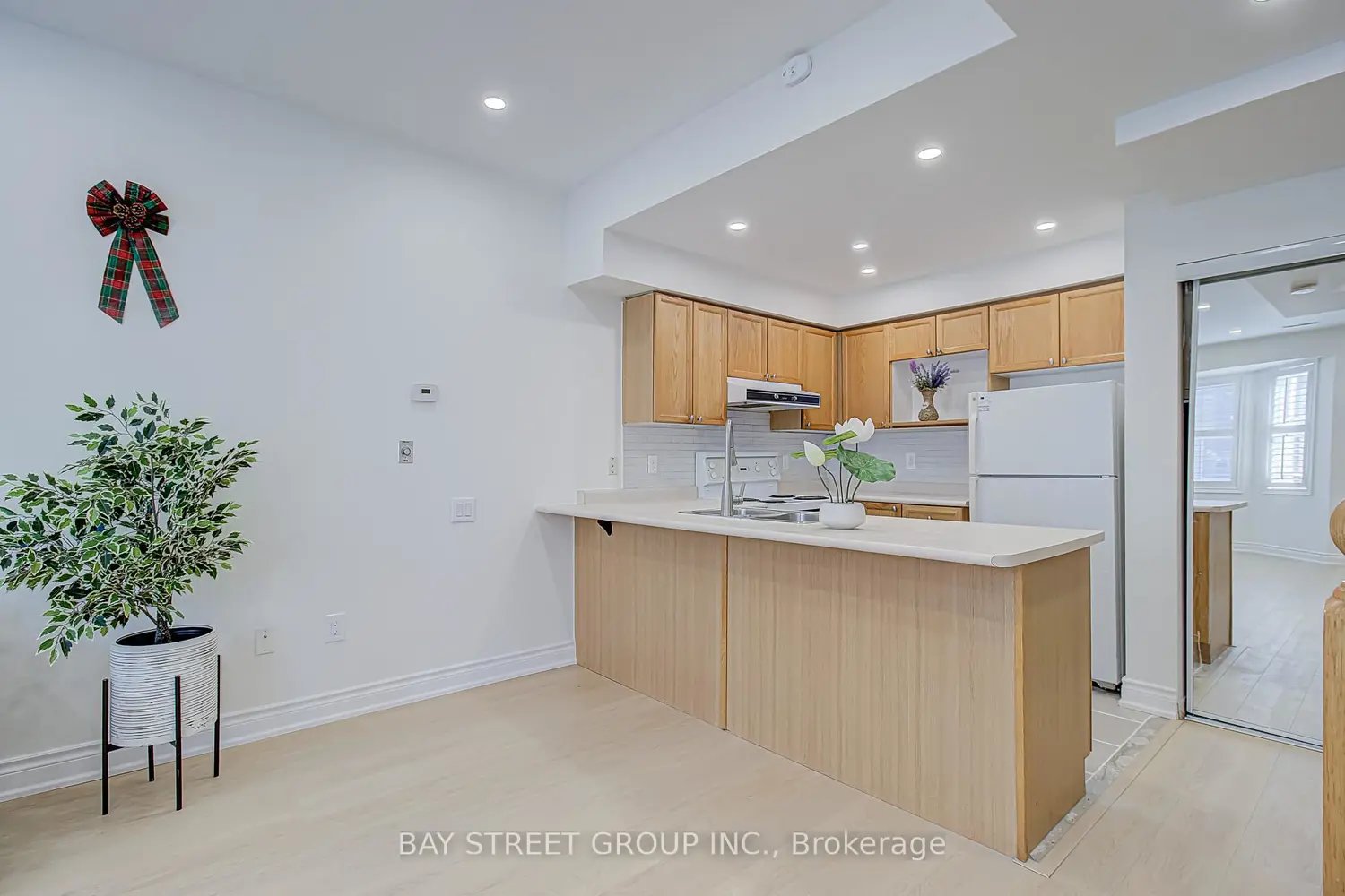 760 Lawrence Avenue 87 photo 5