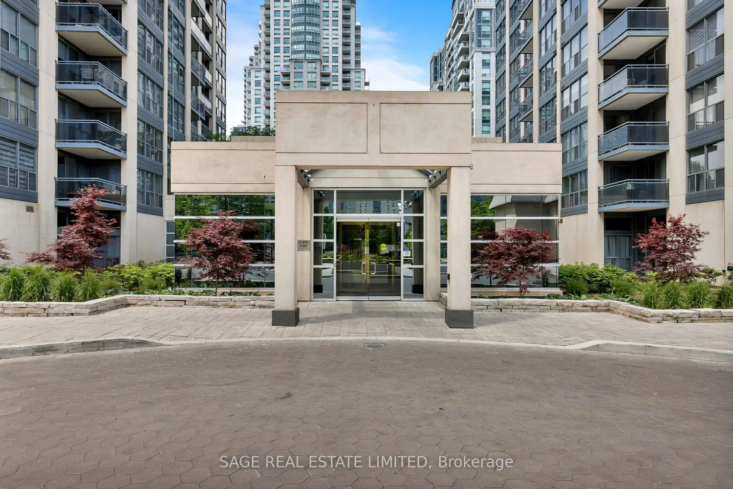 28 Hollywood Avenue 811 photo 2