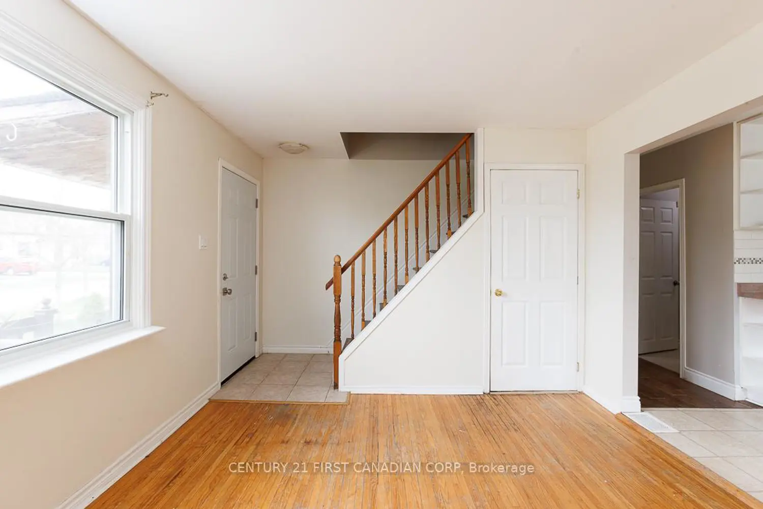 1185 Albany Street photo 4