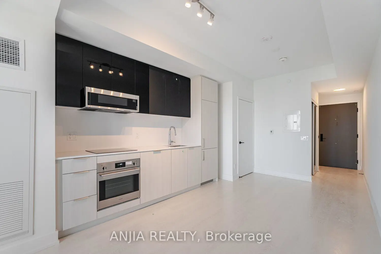 308 Jarvis Street 3306 photo 3