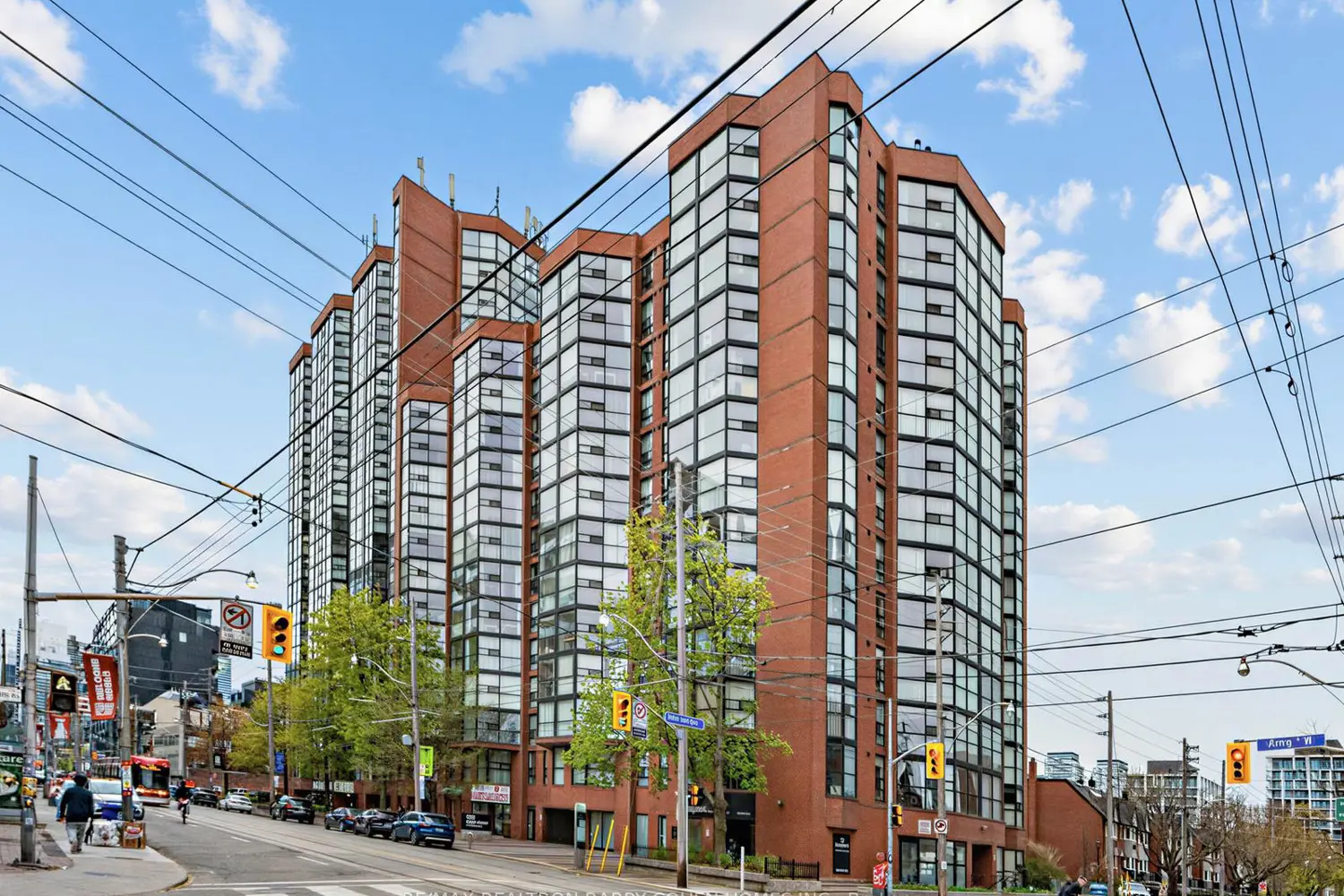 725 King Street 303