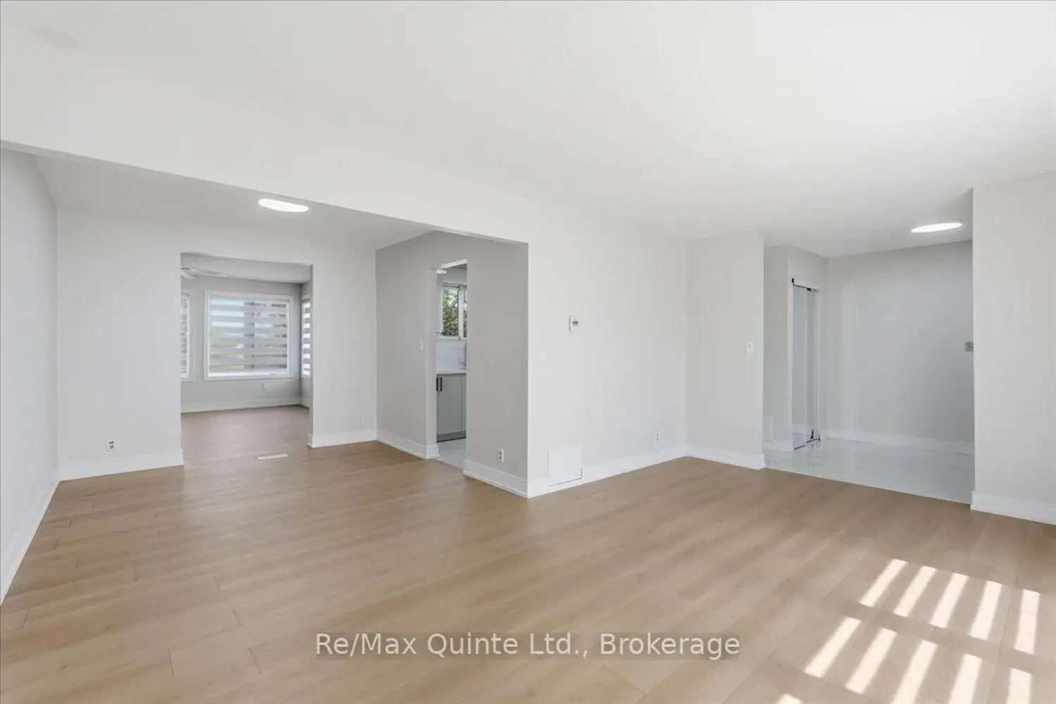 15 Robertson Lane photo 3