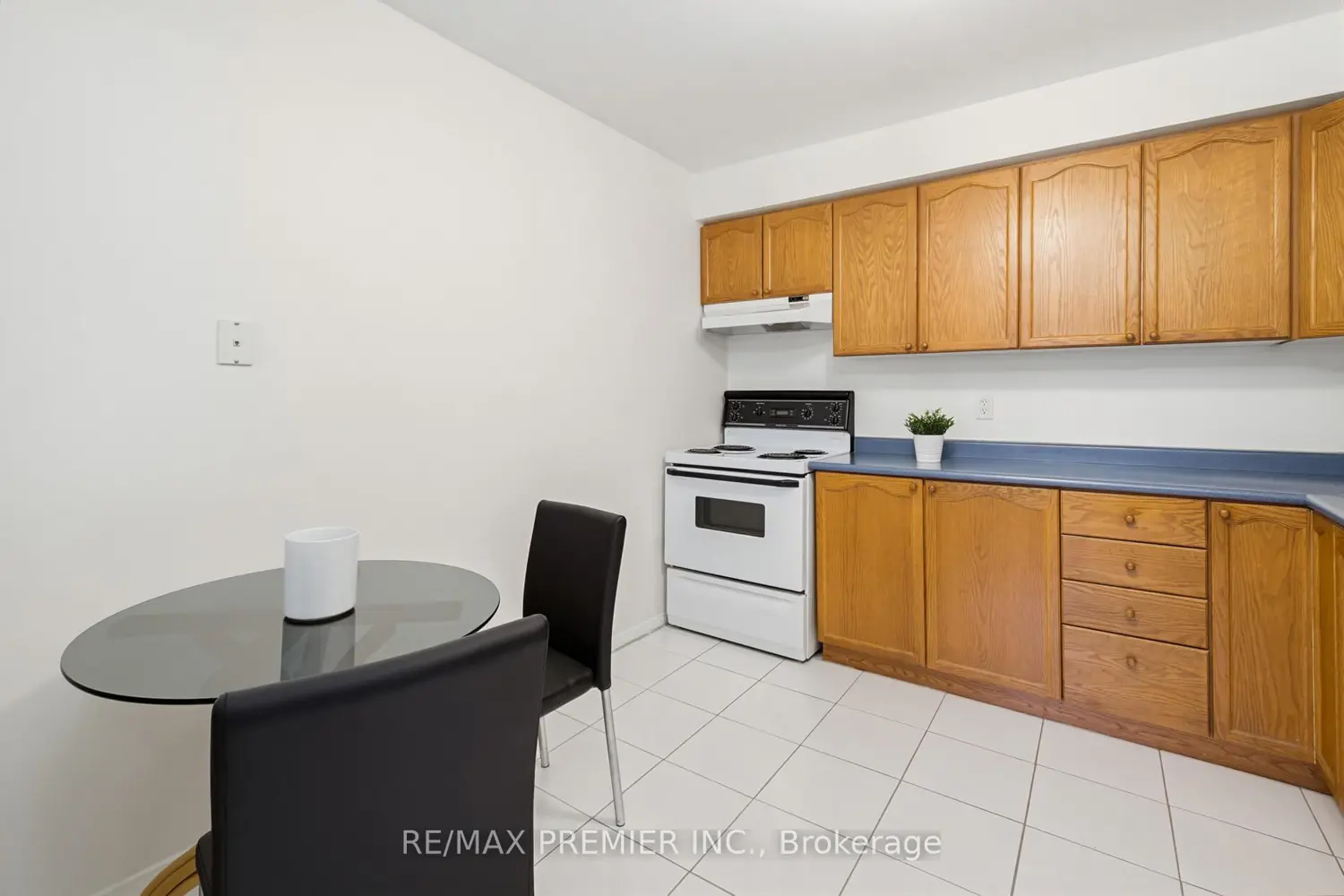 4 D.A. Jones Avenue photo 5