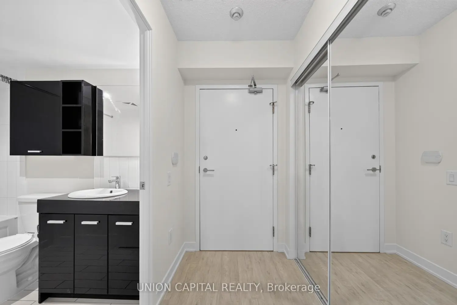 15 Singer Court 315 photo 4