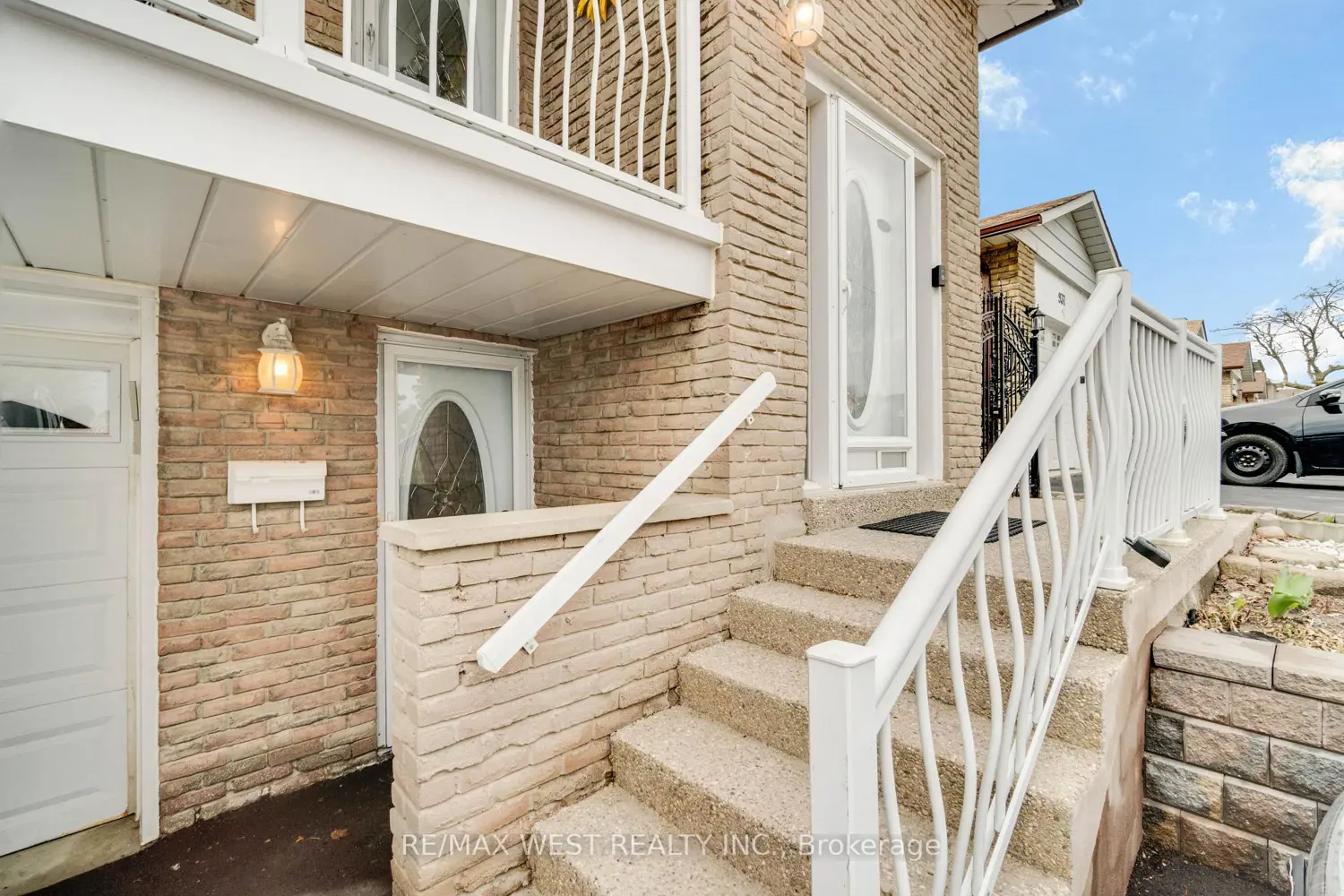 941 Stainton Drive photo 3