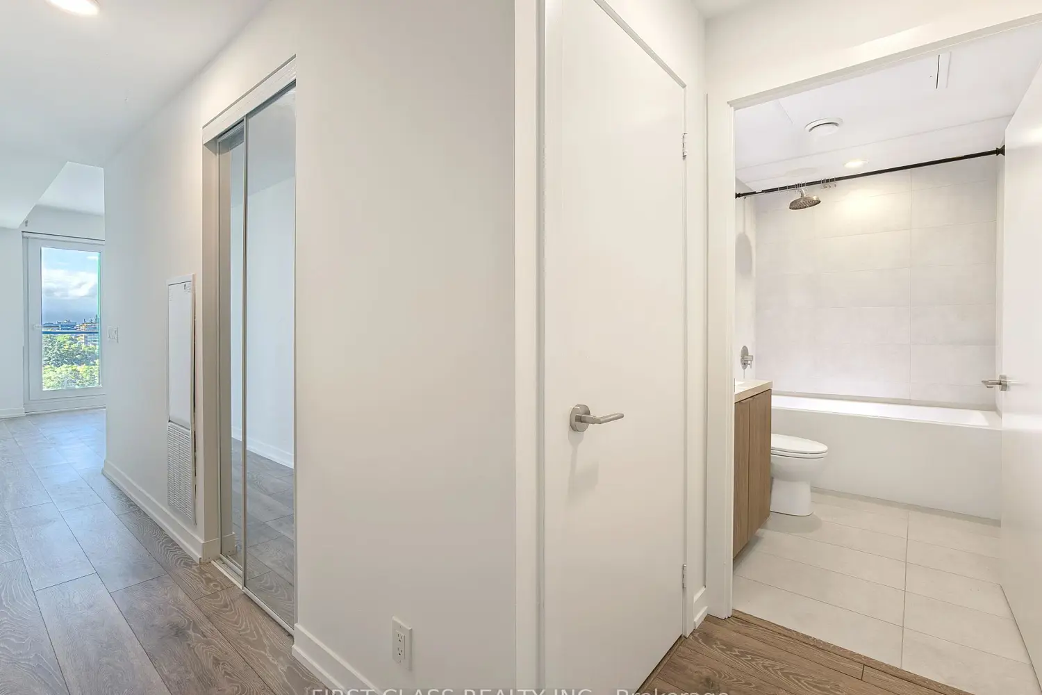 2020 Bathurst Street 1509 photo 4