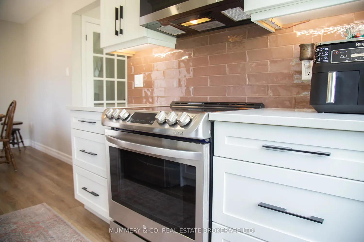14 New Lakeshore Road 16 photo 3