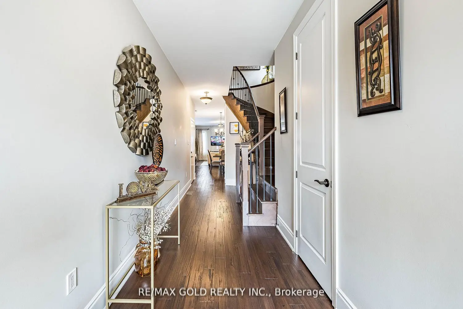 74 Walker Boulevard photo 3