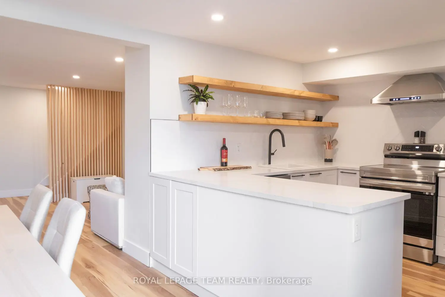 121 Carruthers Avenue photo 3