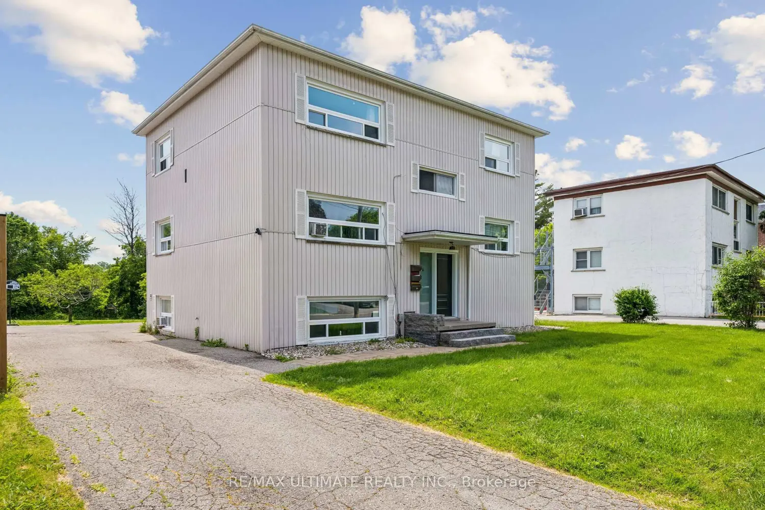 1056 Ravine Road photo 2