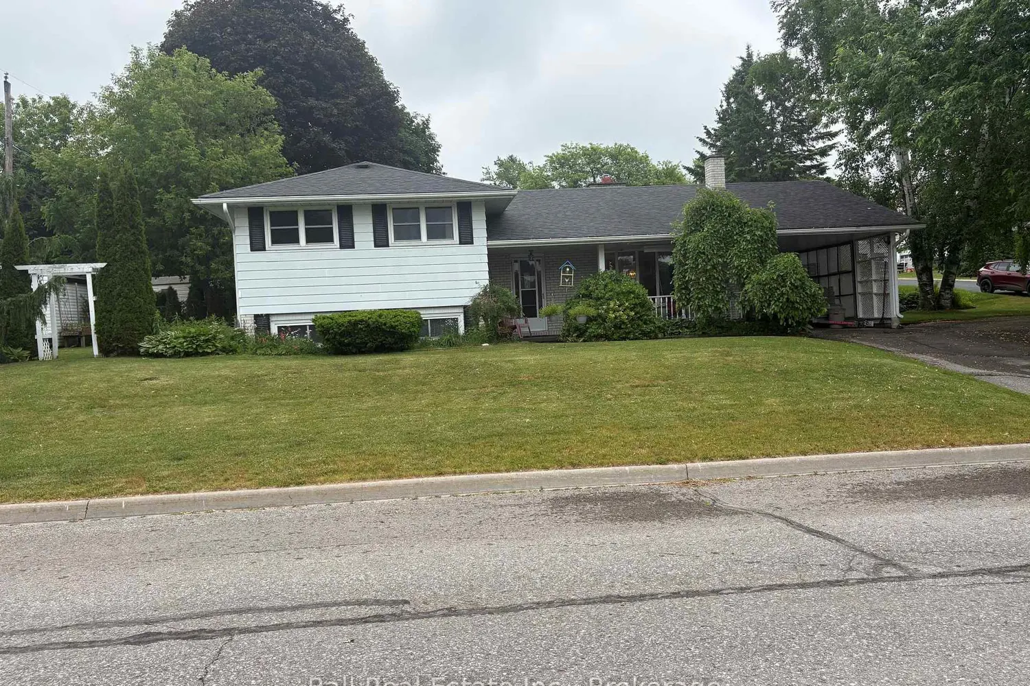 220 Ireton Street photo 2