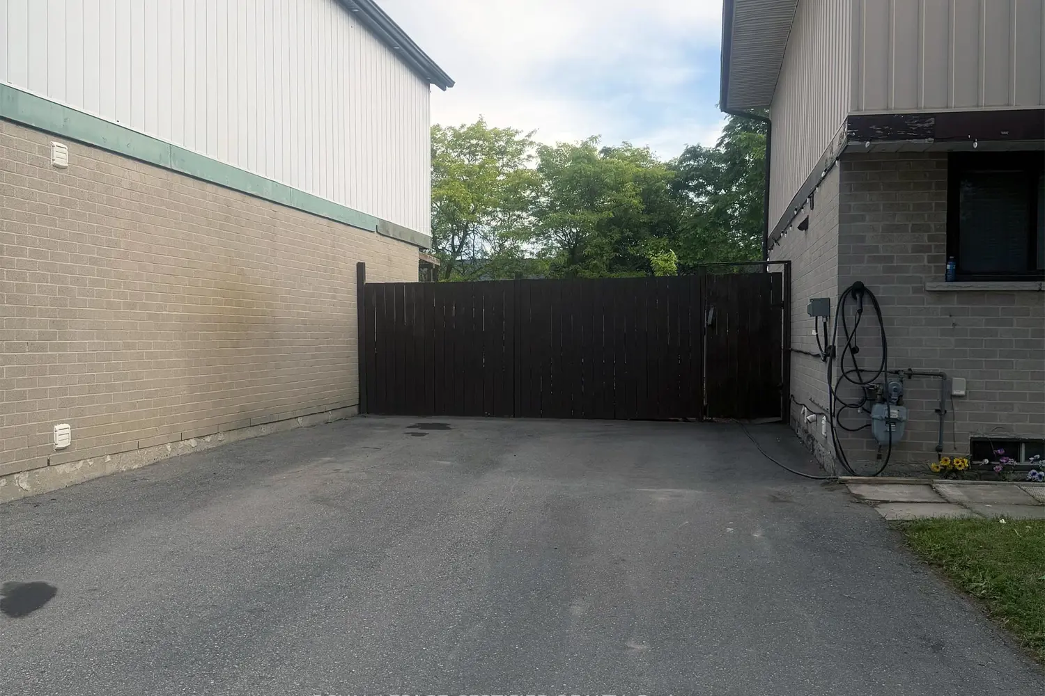 13 Greenhills Square photo 2