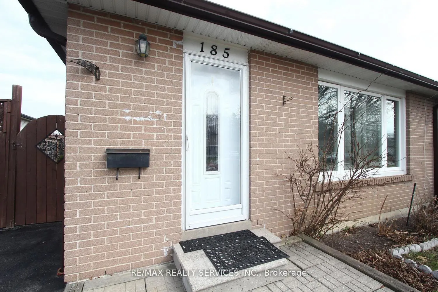 185 Earnscliffe Circle photo 2