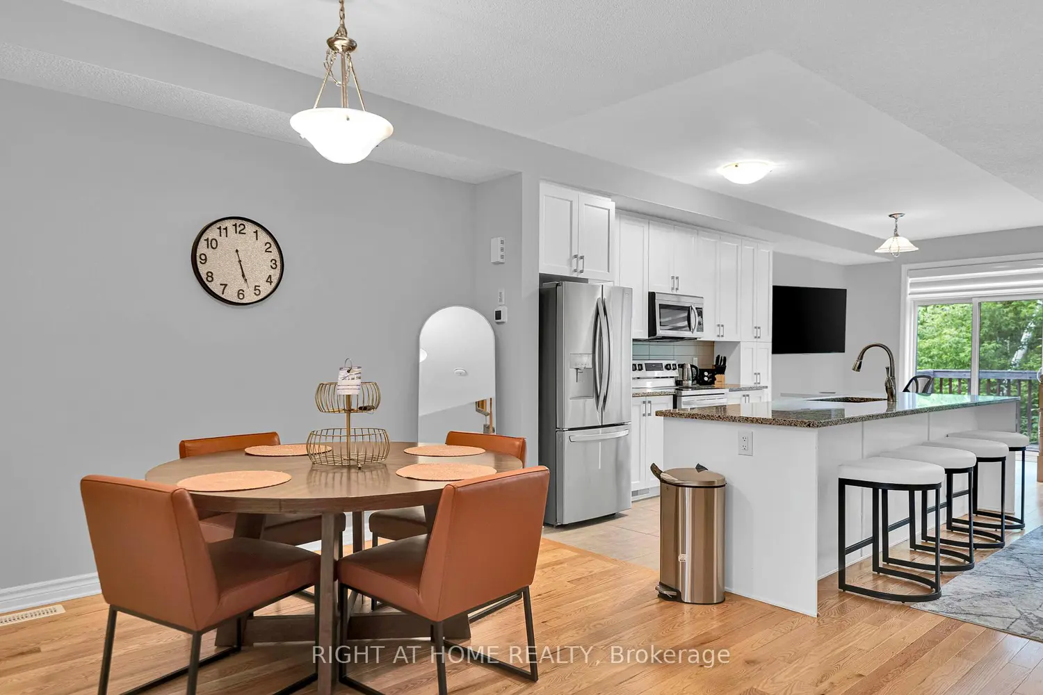 720 Dearborn photo 2