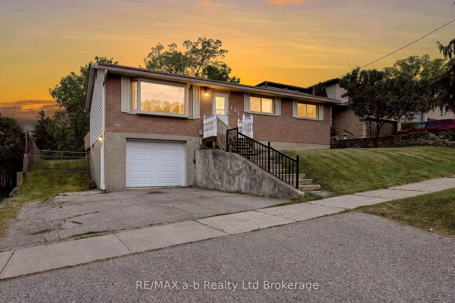 151 Mckeand Street photo 2