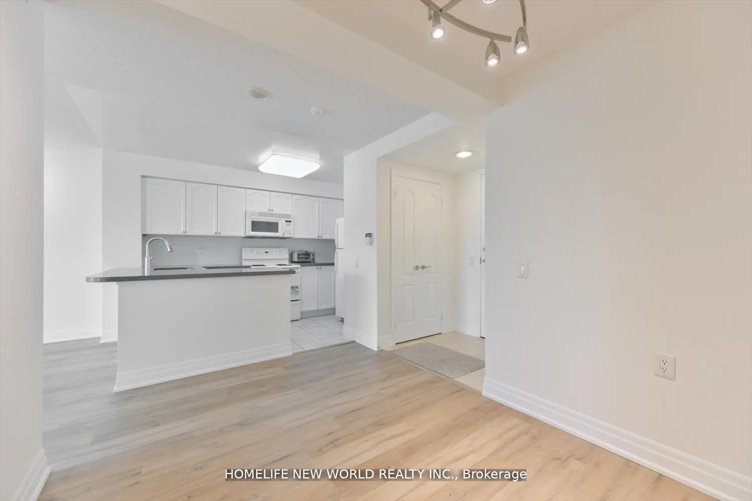 21 Hillcrest Avenue 607 photo 3