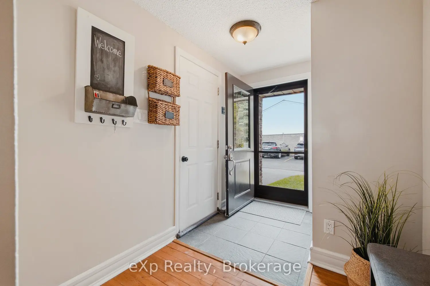 2 Worton Avenue 4