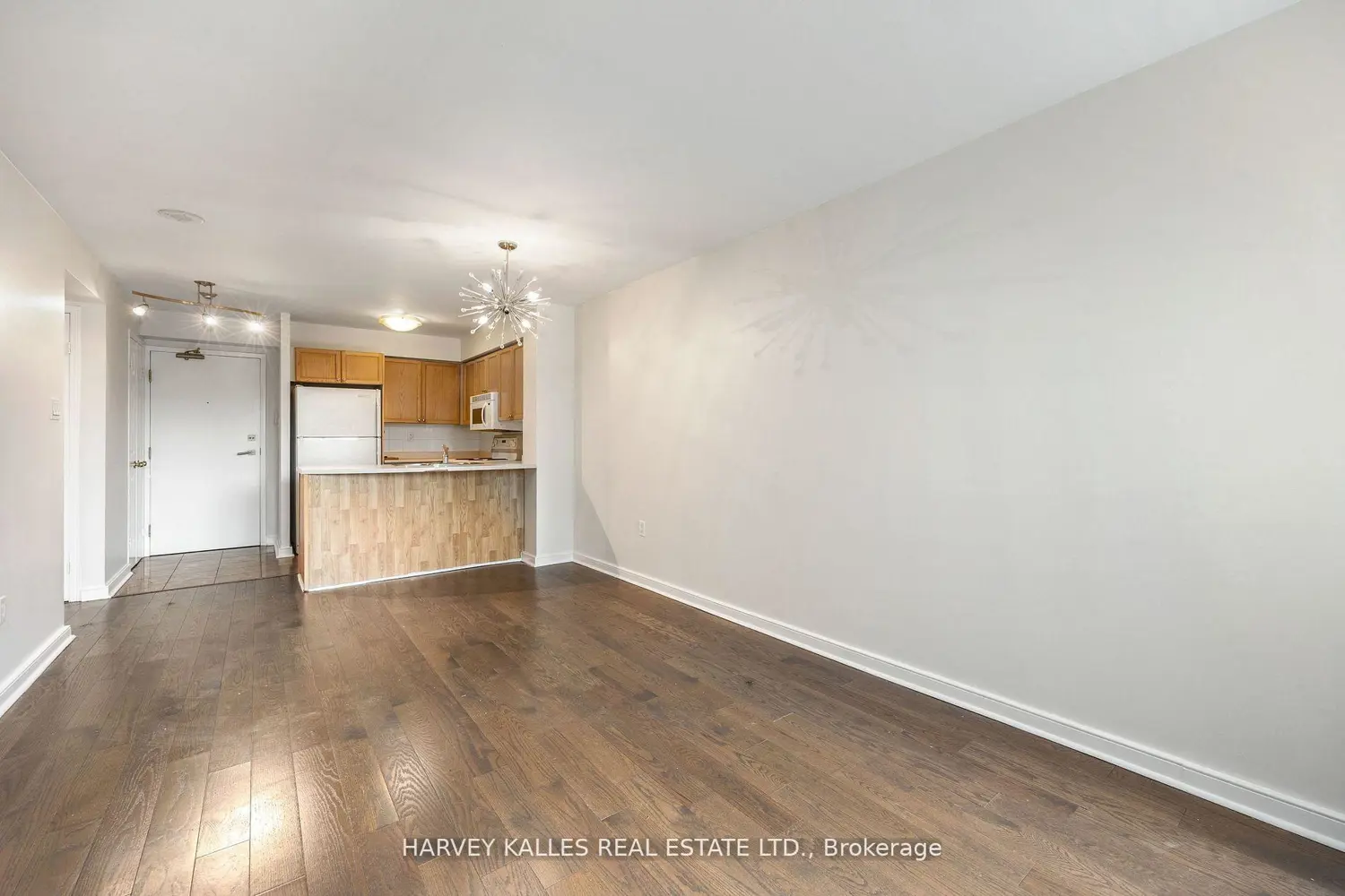 109 Front Street 512 photo 2