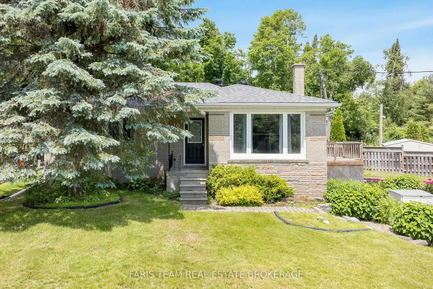 10 Karen Crescent photo 2