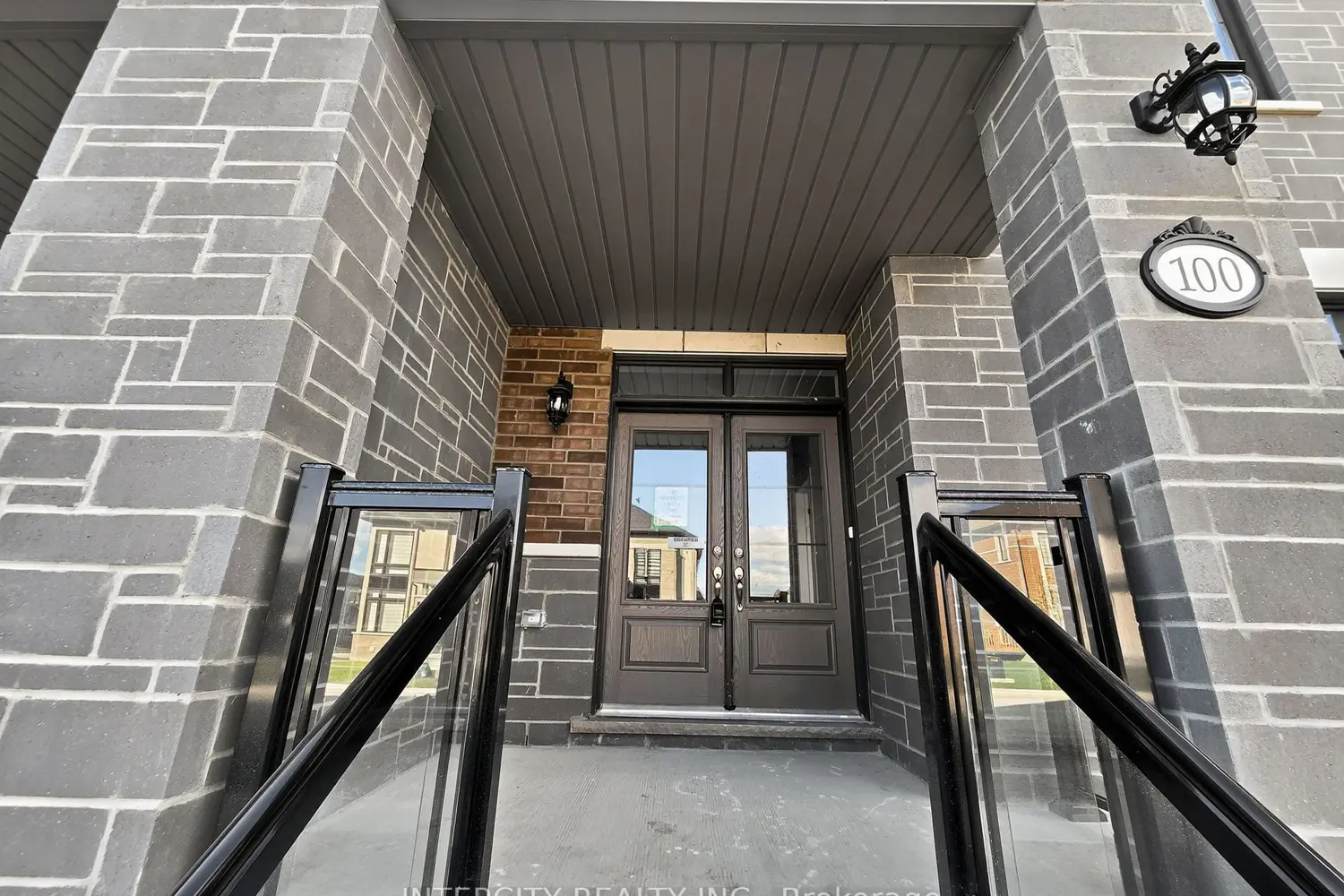 100 Grassbank Road photo 2