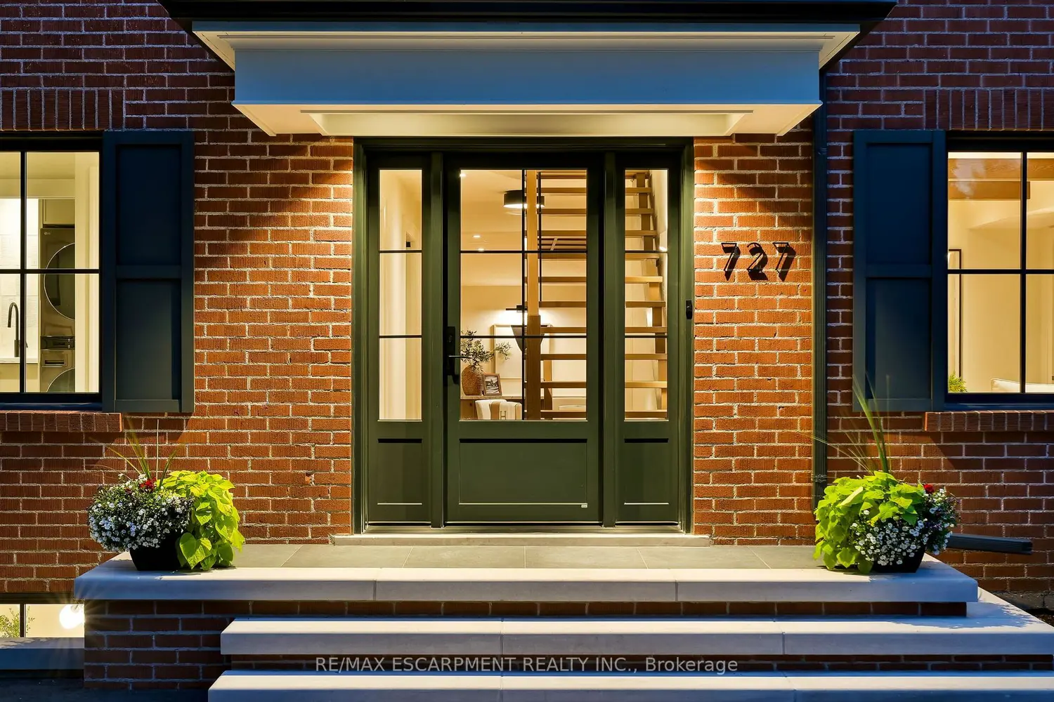727 King Road photo 2