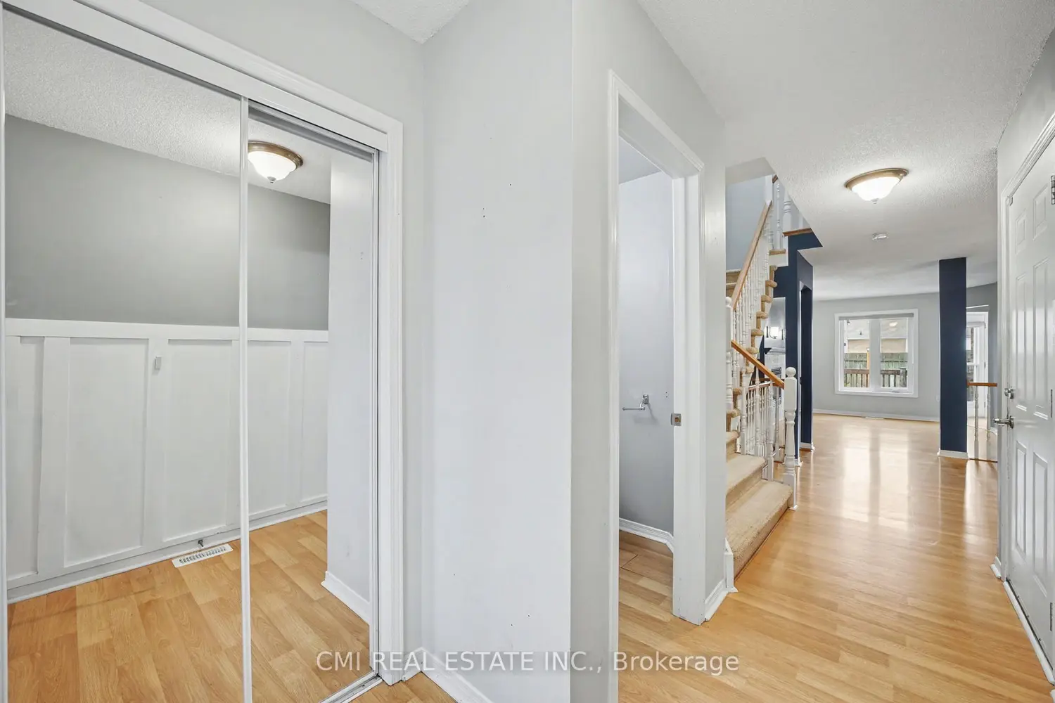5070 Drummond Road 3 photo 2