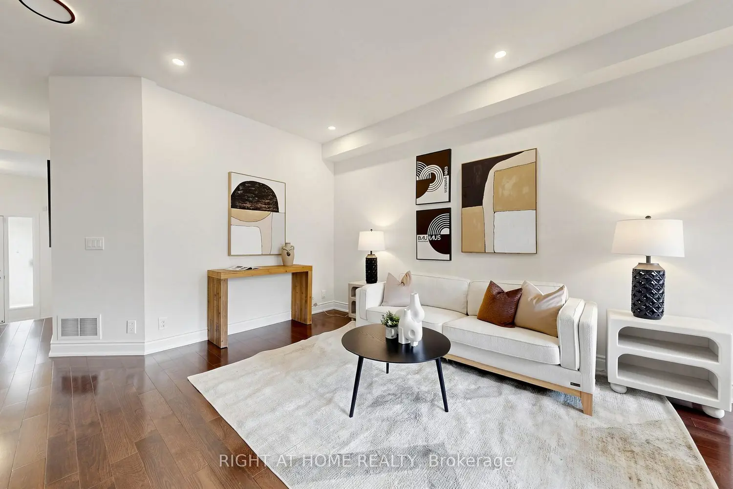 6 Courtland Crescent photo 4