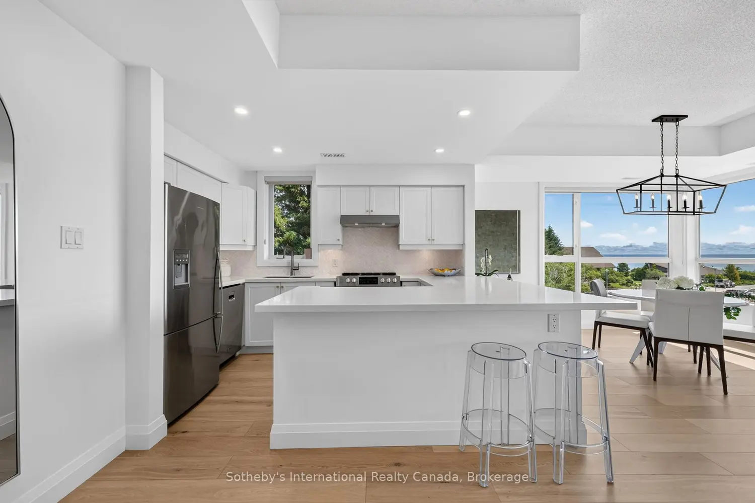 441 Mariners Way photo 4