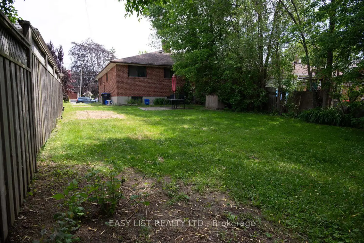 1574 Northmount Avenue photo 2