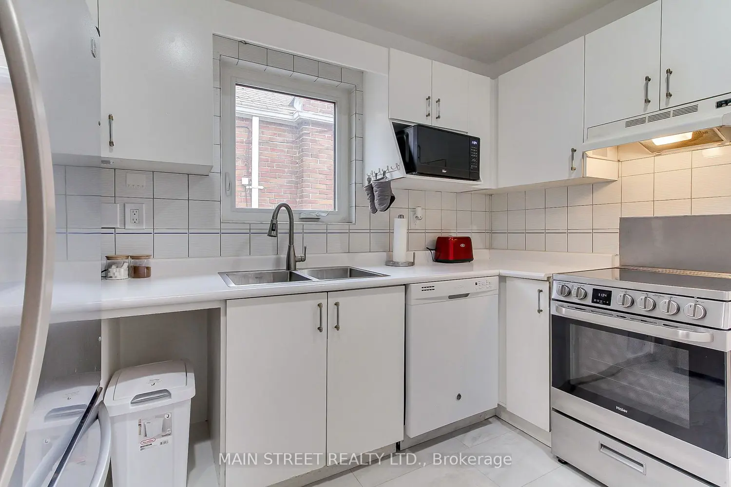 595 Northcliffe Boulevard photo 4