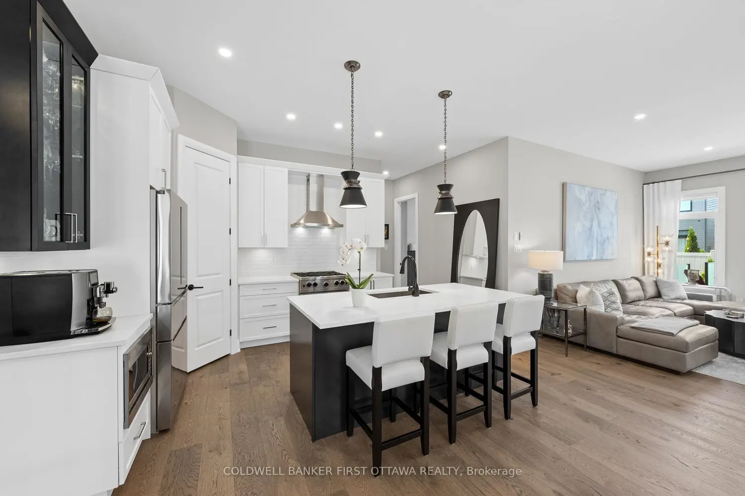 108 Scorpio Mews photo 3