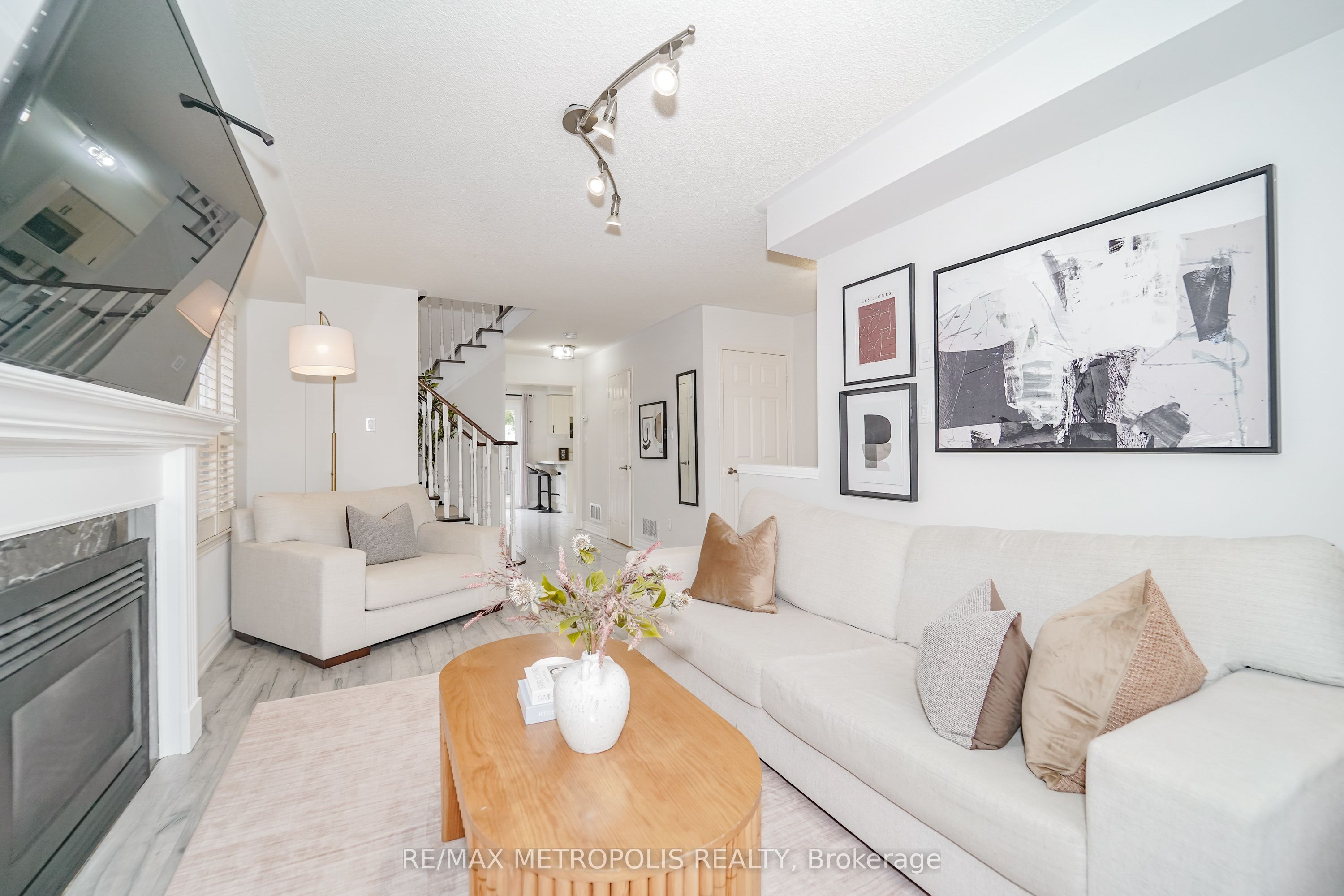 646 Walpole Crescent, Newmarket, ON, L3X 2B4