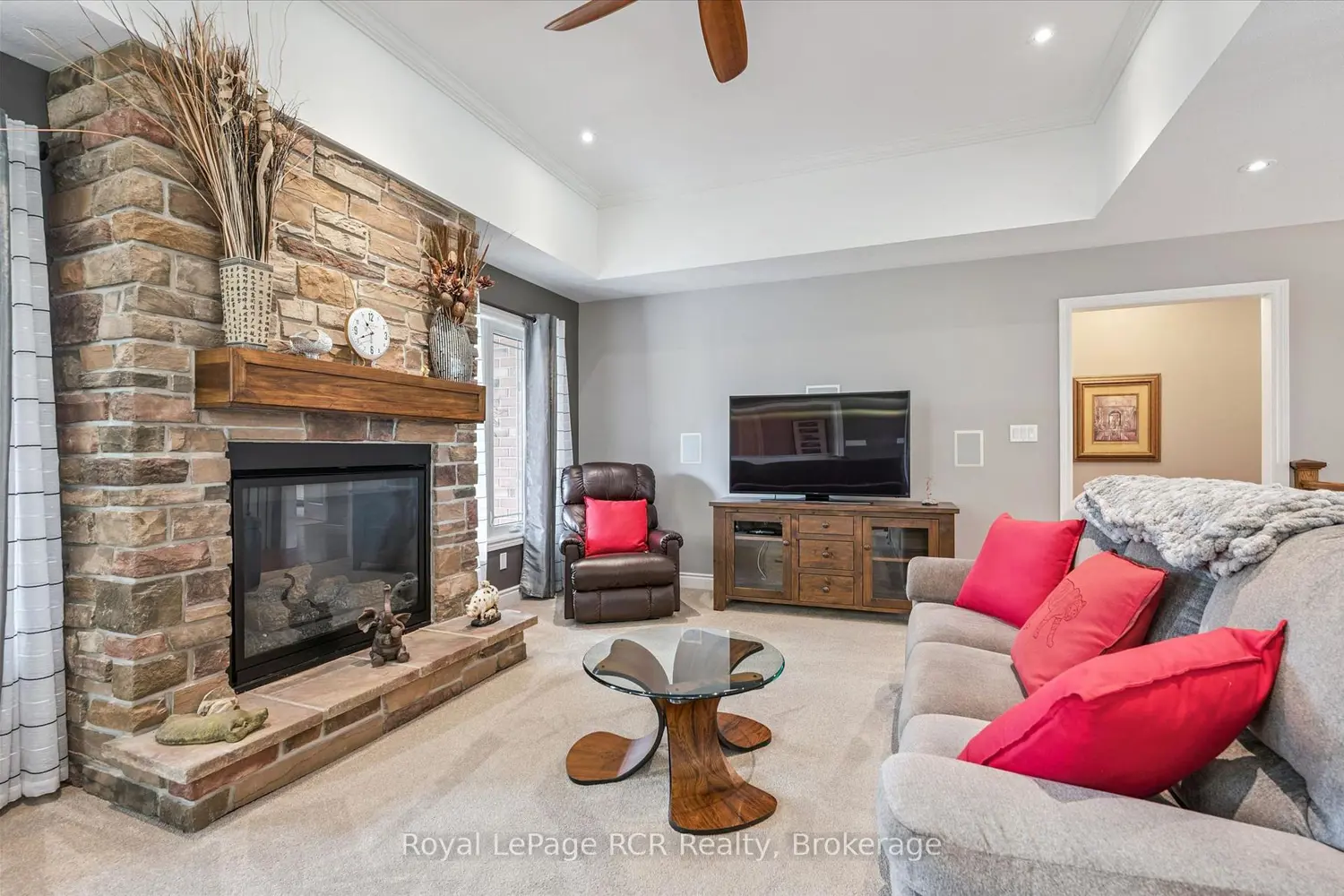 104 Harris Crescent photo 5