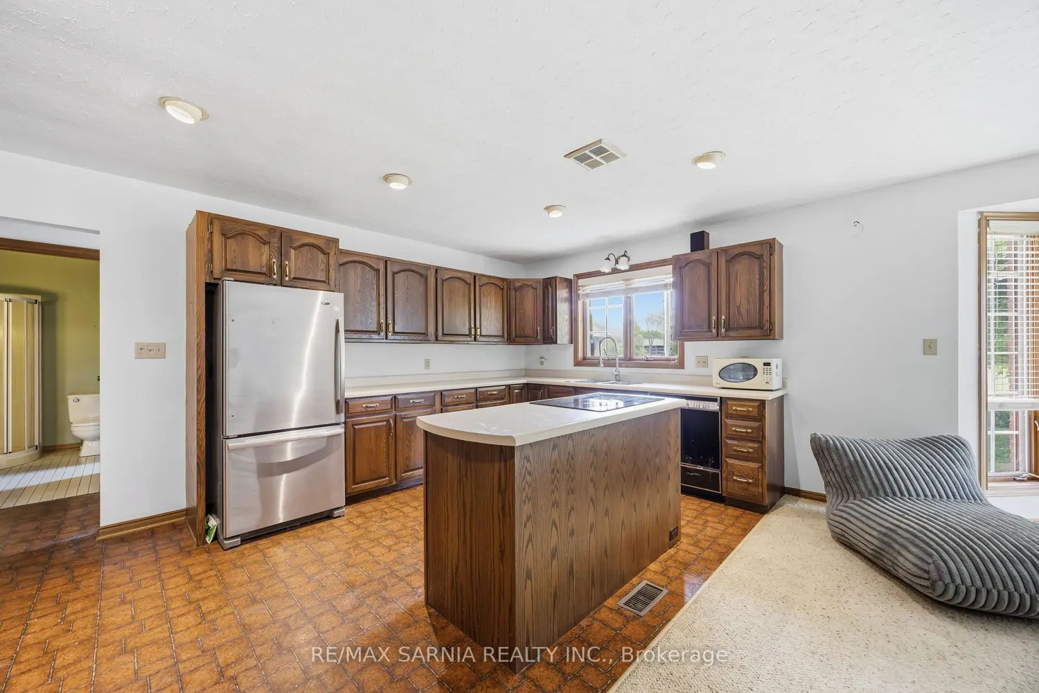941 Wilson Street photo 3