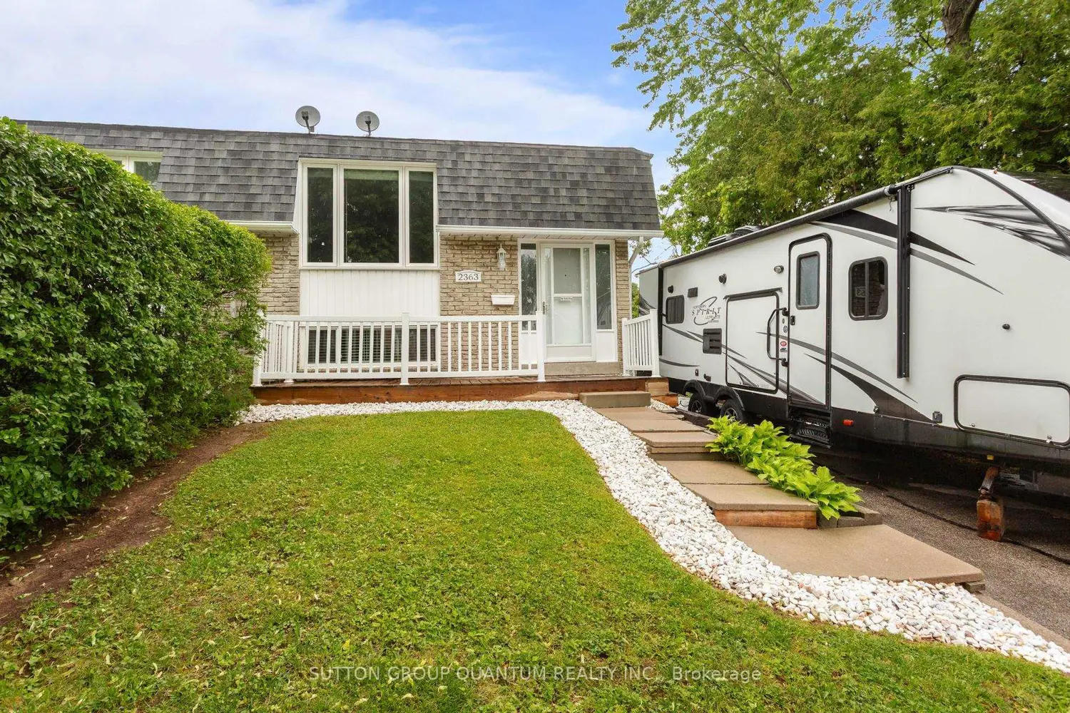 2363 Holyhead Drive photo 3