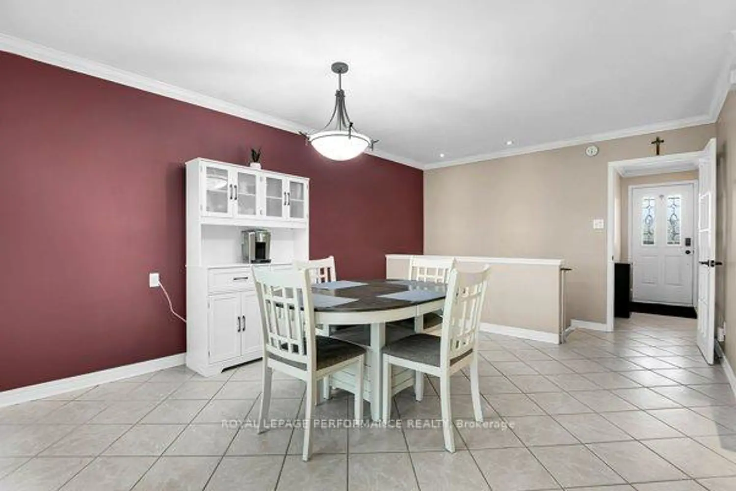 401 Phoenix Crescent photo 3