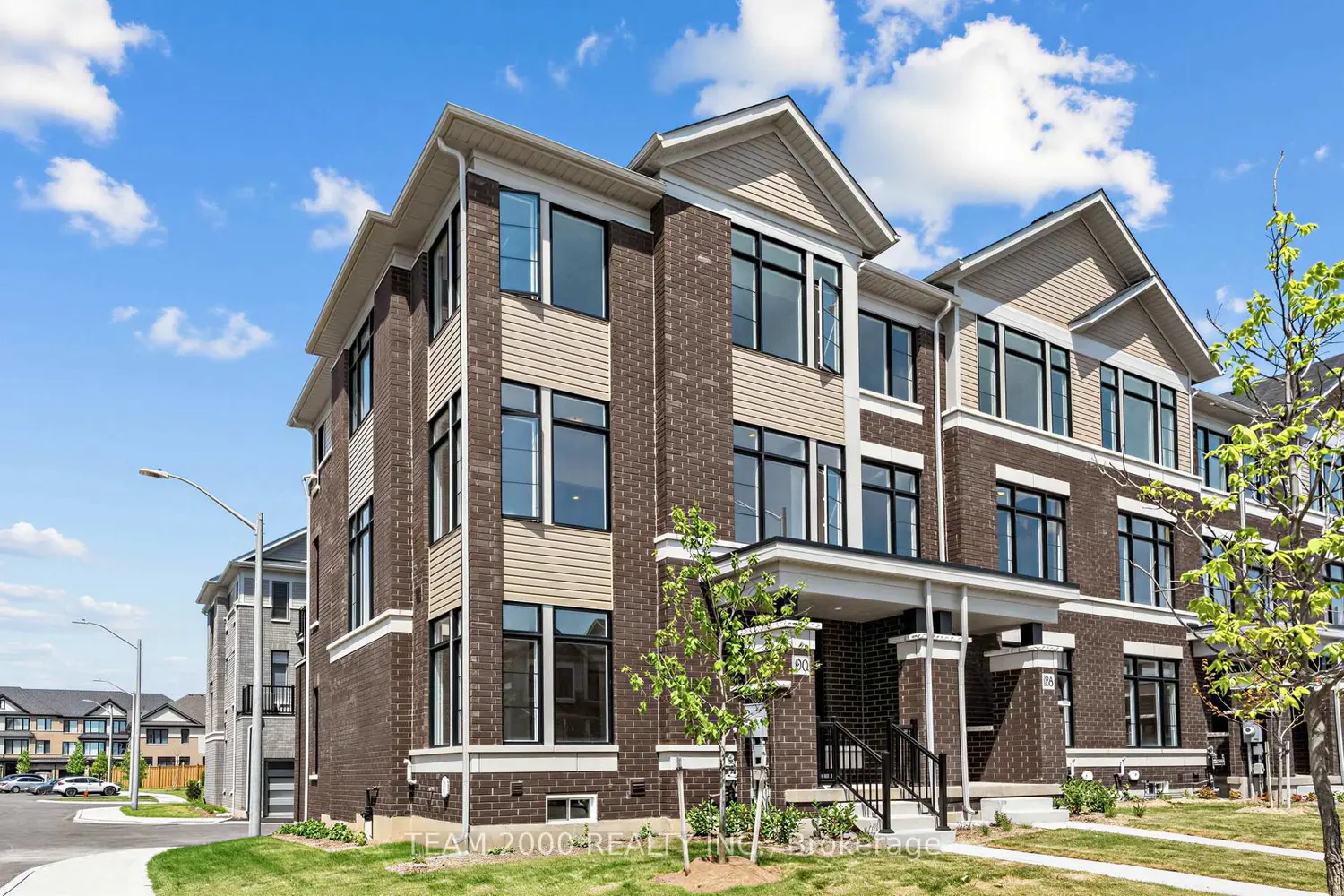 190 Spitfire Drive photo 2