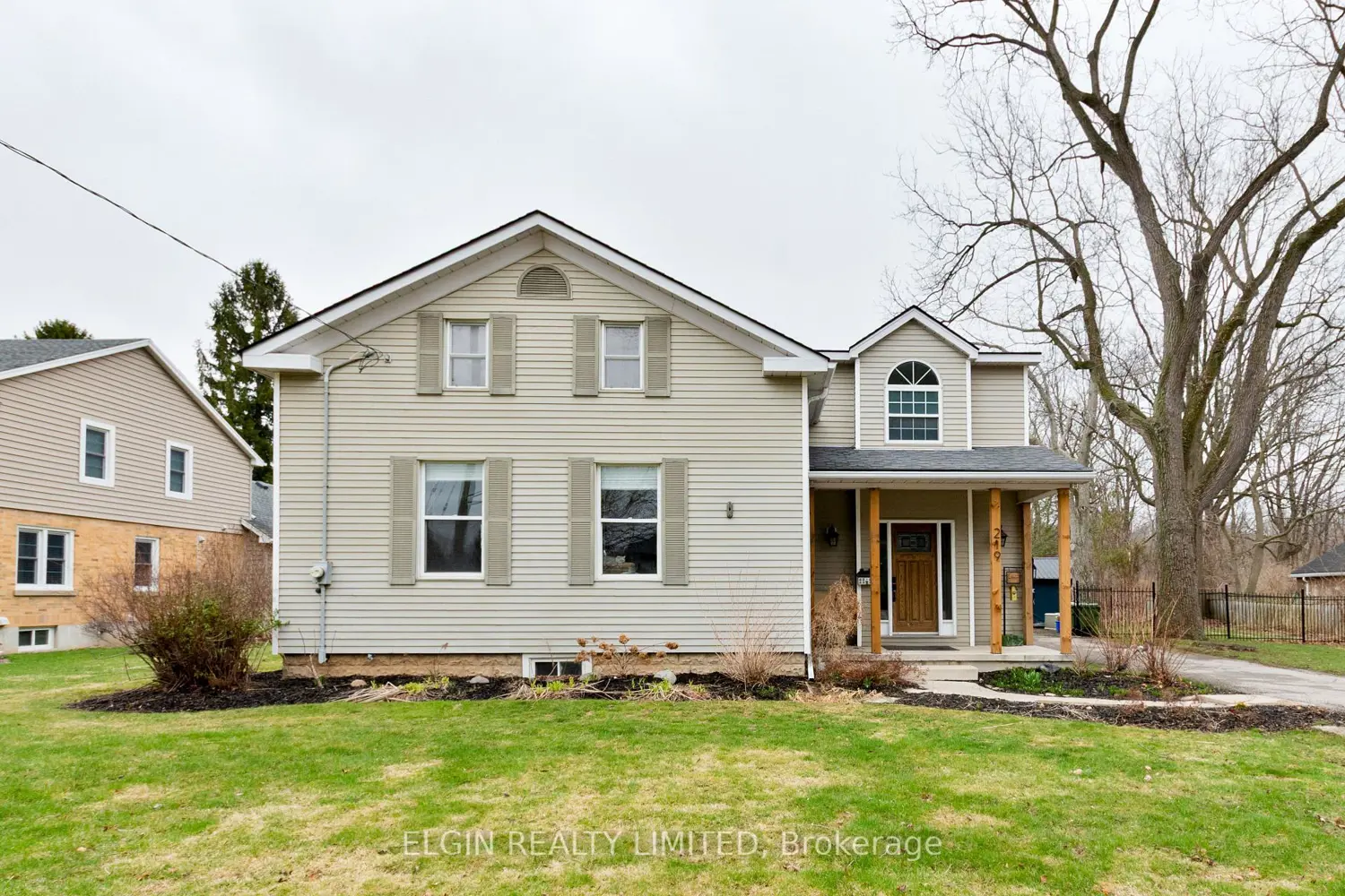 219 Sunset Drive photo 2