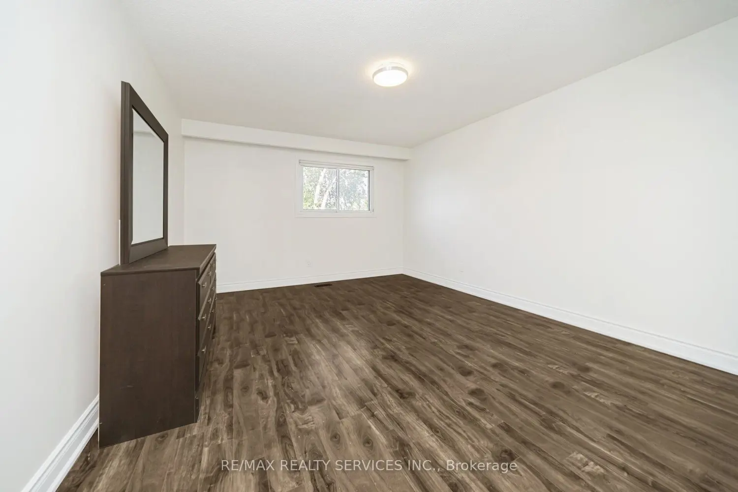 120 Simmons Boulevard photo 5