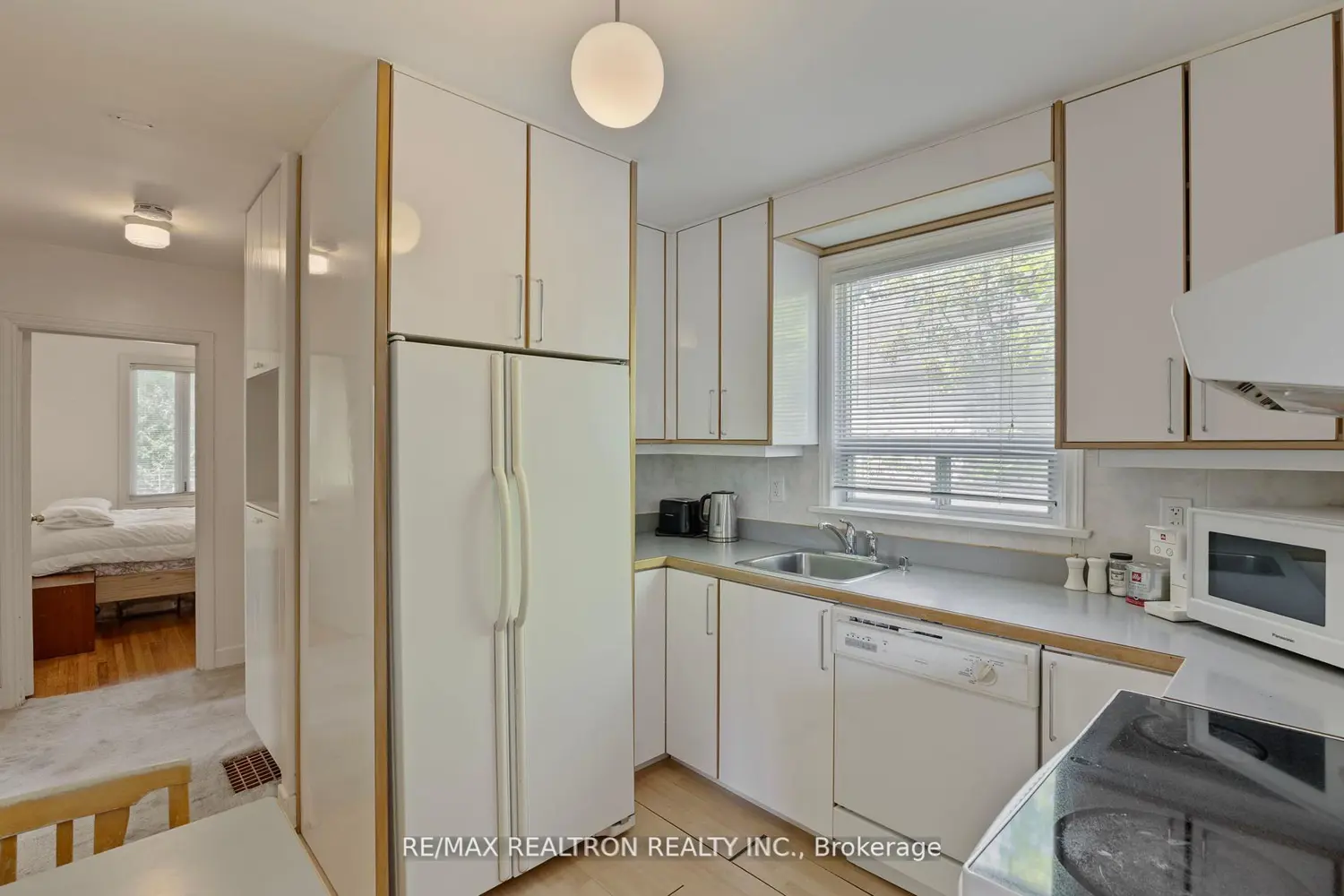 598 Coldstream Avenue photo 5