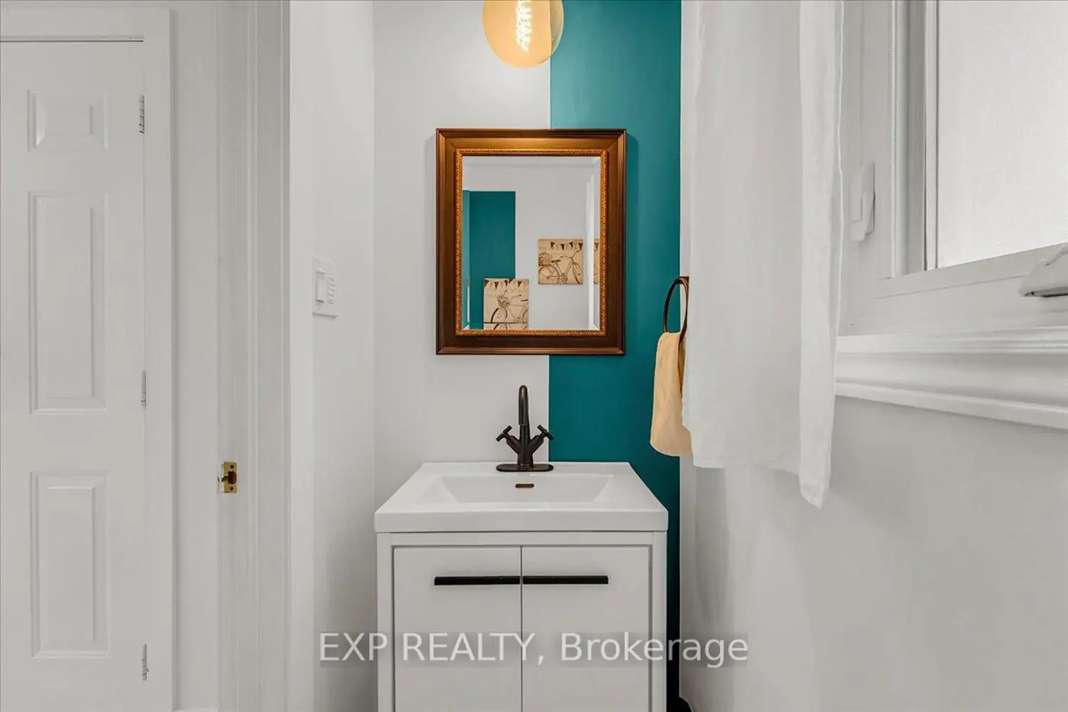 57 Dean Avenue photo 3