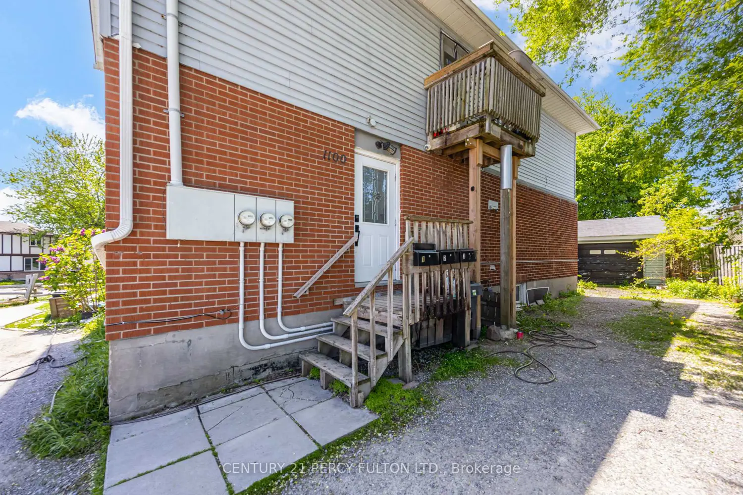 1100 Simcoe Street photo 3